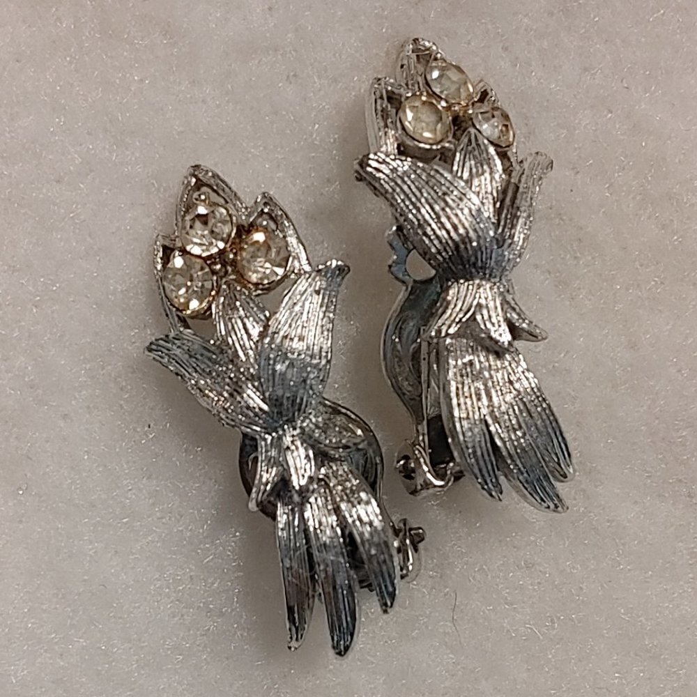 Vintage Flower Earrings Silver Tone